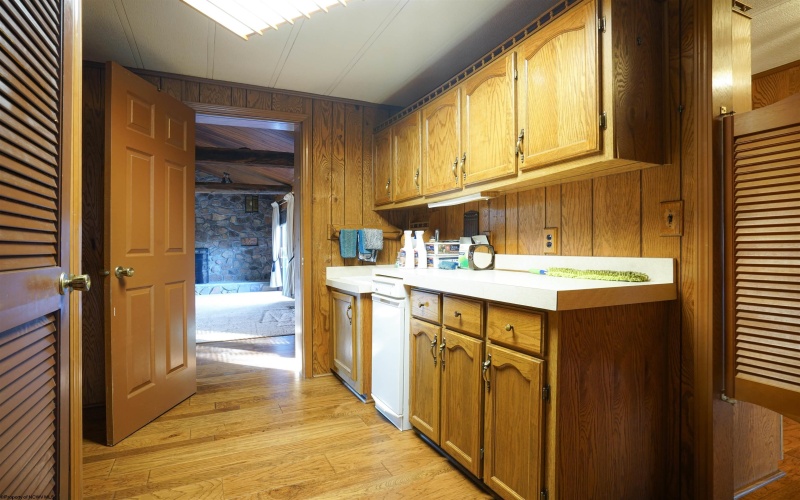 221 Broadway Avenue, Bridgeport, West Virginia 26330-0000, 3 Bedrooms Bedrooms, 7 Rooms Rooms,2 BathroomsBathrooms,Single Family Detached,For Sale,Broadway,10162488