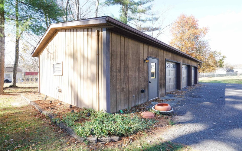 221 Broadway Avenue, Bridgeport, West Virginia 26330-0000, 3 Bedrooms Bedrooms, 7 Rooms Rooms,2 BathroomsBathrooms,Single Family Detached,For Sale,Broadway,10162488