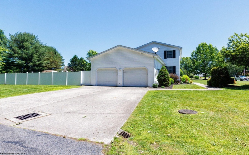 318 Fairlawn Drive, Buckhannon, West Virginia 26201, 4 Bedrooms Bedrooms, 11 Rooms Rooms,2 BathroomsBathrooms,Single Family Detached,For Sale,Fairlawn,10162089