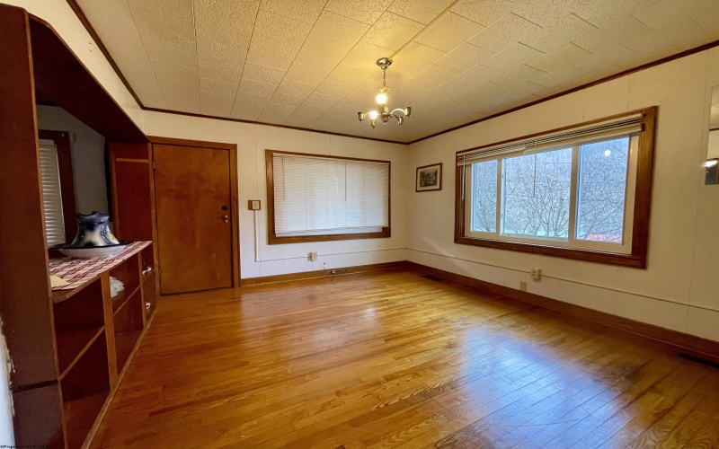 30 Camden Avenue, Gassaway, West Virginia 26601, 3 Bedrooms Bedrooms, 6 Rooms Rooms,1 BathroomBathrooms,Single Family Detached,For Sale,Camden,10163893