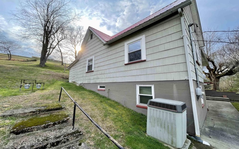 30 Camden Avenue, Gassaway, West Virginia 26601, 3 Bedrooms Bedrooms, 6 Rooms Rooms,1 BathroomBathrooms,Single Family Detached,For Sale,Camden,10163893