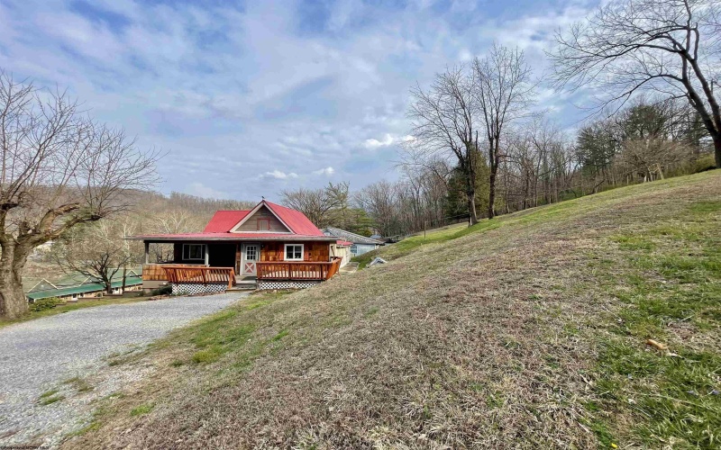 30 Camden Avenue, Gassaway, West Virginia 26601, 3 Bedrooms Bedrooms, 6 Rooms Rooms,1 BathroomBathrooms,Single Family Detached,For Sale,Camden,10163893