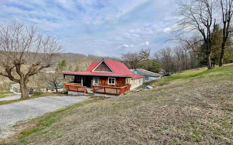 30 Camden Avenue, Gassaway, West Virginia 26601, 3 Bedrooms Bedrooms, 6 Rooms Rooms,1 BathroomBathrooms,Single Family Detached,For Sale,Camden,10163893