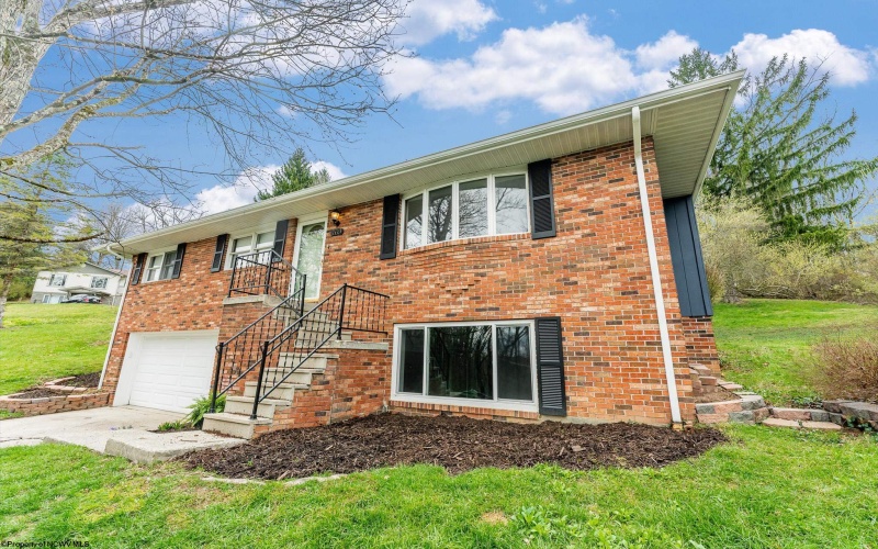 769 Augusta Avenue, Morgantown, West Virginia 26501, 3 Bedrooms Bedrooms, 7 Rooms Rooms,2 BathroomsBathrooms,Single Family Detached,For Sale,Augusta,10163900