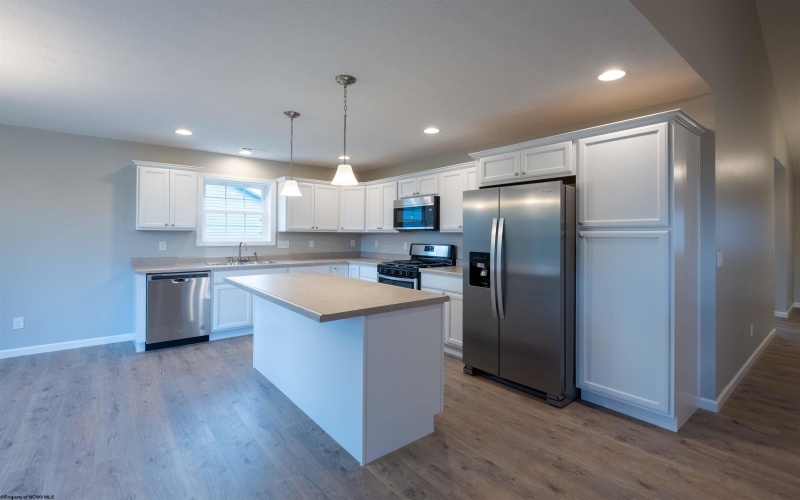 14 Hawk Station Drive, Fairmont, West Virginia 26554, 3 Bedrooms Bedrooms, 6 Rooms Rooms,2 BathroomsBathrooms,Single Family Detached,For Sale,Hawk Station,10163902