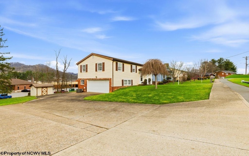 27 Millbrook Road, Bridgeport, West Virginia 26330, 3 Bedrooms Bedrooms, 6 Rooms Rooms,2 BathroomsBathrooms,Single Family Detached,For Sale,Millbrook,10163905