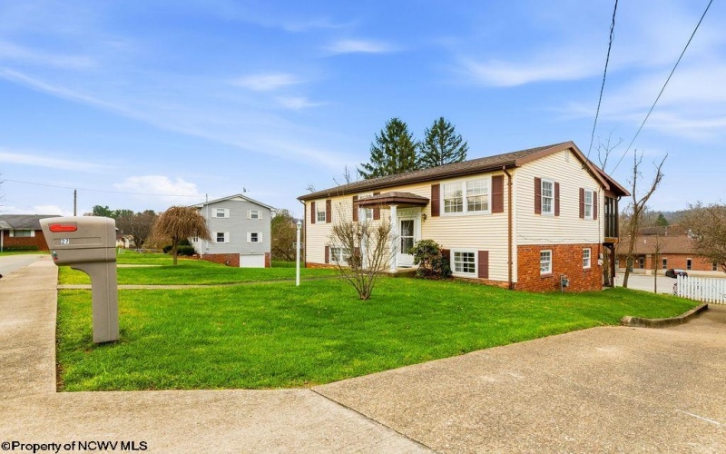 27 Millbrook Road, Bridgeport, West Virginia 26330, 3 Bedrooms Bedrooms, 6 Rooms Rooms,2 BathroomsBathrooms,Single Family Detached,For Sale,Millbrook,10163905