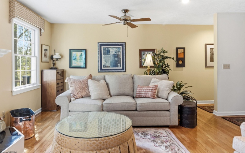 102 Stilwell Drive, Morgantown, West Virginia 26505, 2 Bedrooms Bedrooms, 8 Rooms Rooms,2 BathroomsBathrooms,Single Family Attached,For Sale,Stilwell,10163921