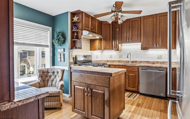 102 Stilwell Drive, Morgantown, West Virginia 26505, 2 Bedrooms Bedrooms, 8 Rooms Rooms,2 BathroomsBathrooms,Single Family Attached,For Sale,Stilwell,10163921