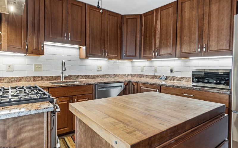 102 Stilwell Drive, Morgantown, West Virginia 26505, 2 Bedrooms Bedrooms, 8 Rooms Rooms,2 BathroomsBathrooms,Single Family Attached,For Sale,Stilwell,10163921