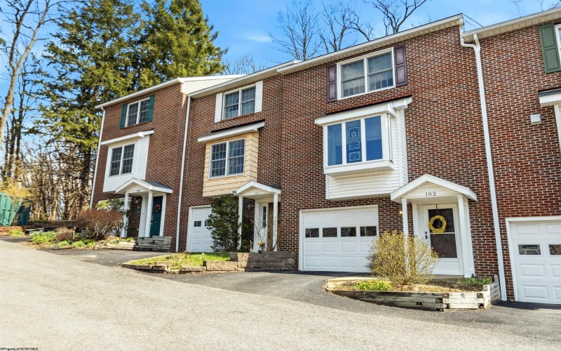 102 Stilwell Drive, Morgantown, West Virginia 26505, 2 Bedrooms Bedrooms, 8 Rooms Rooms,2 BathroomsBathrooms,Single Family Attached,For Sale,Stilwell,10163921