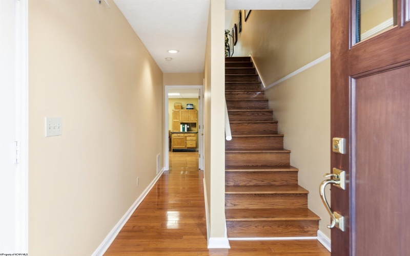 102 Stilwell Drive, Morgantown, West Virginia 26505, 2 Bedrooms Bedrooms, 8 Rooms Rooms,2 BathroomsBathrooms,Single Family Attached,For Sale,Stilwell,10163921