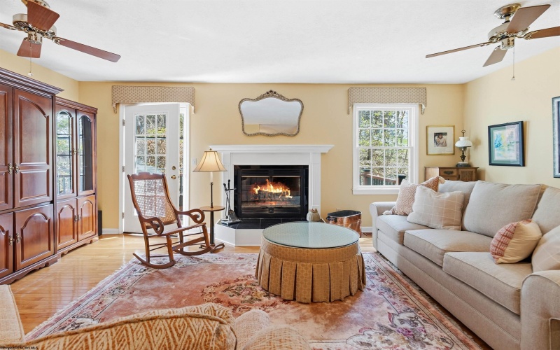 102 Stilwell Drive, Morgantown, West Virginia 26505, 2 Bedrooms Bedrooms, 8 Rooms Rooms,2 BathroomsBathrooms,Single Family Attached,For Sale,Stilwell,10163921