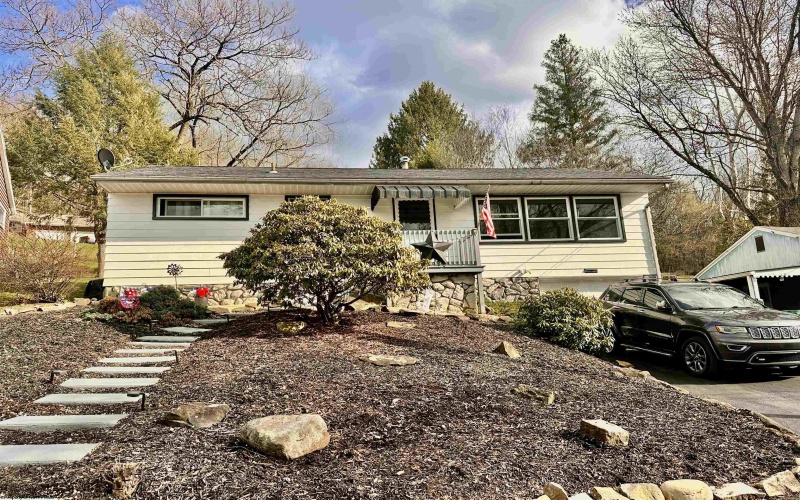 159 Kramer Drive, Clarksburg, West Virginia 26301, 3 Bedrooms Bedrooms, 5 Rooms Rooms,1 BathroomBathrooms,Single Family Detached,For Sale,Kramer,10163920