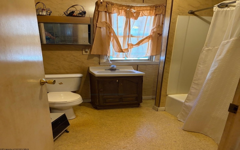 116 GRANT Street, Clarksburg, West Virginia 26301, 3 Bedrooms Bedrooms, 6 Rooms Rooms,2 BathroomsBathrooms,Single Family Detached,For Sale,GRANT,10163918 116 GRANT Street, Clarksburg, West Virginia 26301, 3 Bedrooms Bedrooms, 6 Rooms Rooms,2 BathroomsBathrooms,Single Family Detached,For Sale,GRANT,10163918