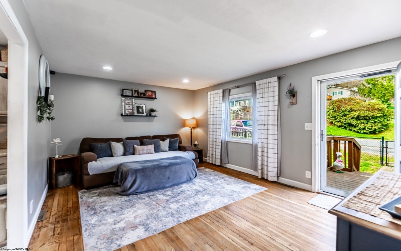 1032 Montrose Avenue, Morgantown, West Virginia 26505, 3 Bedrooms Bedrooms, 5 Rooms Rooms,1 BathroomBathrooms,Single Family Detached,For Sale,Montrose,10163909 1032 Montrose Avenue, Morgantown, West Virginia 26505, 3 Bedrooms Bedrooms, 5 Rooms Rooms,1 BathroomBathrooms,Single Family Detached,For Sale,Montrose,10163909