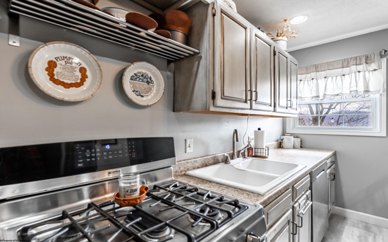 1032 Montrose Avenue, Morgantown, West Virginia 26505, 3 Bedrooms Bedrooms, 5 Rooms Rooms,1 BathroomBathrooms,Single Family Detached,For Sale,Montrose,10163909 1032 Montrose Avenue, Morgantown, West Virginia 26505, 3 Bedrooms Bedrooms, 5 Rooms Rooms,1 BathroomBathrooms,Single Family Detached,For Sale,Montrose,10163909