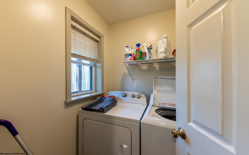 183 Fern Court, Terra Alta, West Virginia 26764, 2 Bedrooms Bedrooms, 6 Rooms Rooms,2 BathroomsBathrooms,Single Family Detached,For Sale,Fern,10163910