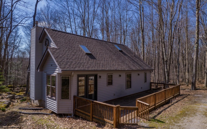 183 Fern Court, Terra Alta, West Virginia 26764, 2 Bedrooms Bedrooms, 6 Rooms Rooms,2 BathroomsBathrooms,Single Family Detached,For Sale,Fern,10163910