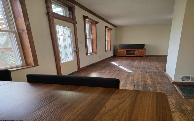 1326 Montrose Avenue, Morgantown, West Virginia 26505, 4 Bedrooms Bedrooms, 6 Rooms Rooms,3 BathroomsBathrooms,Single Family Detached,For Sale,Montrose,10163928