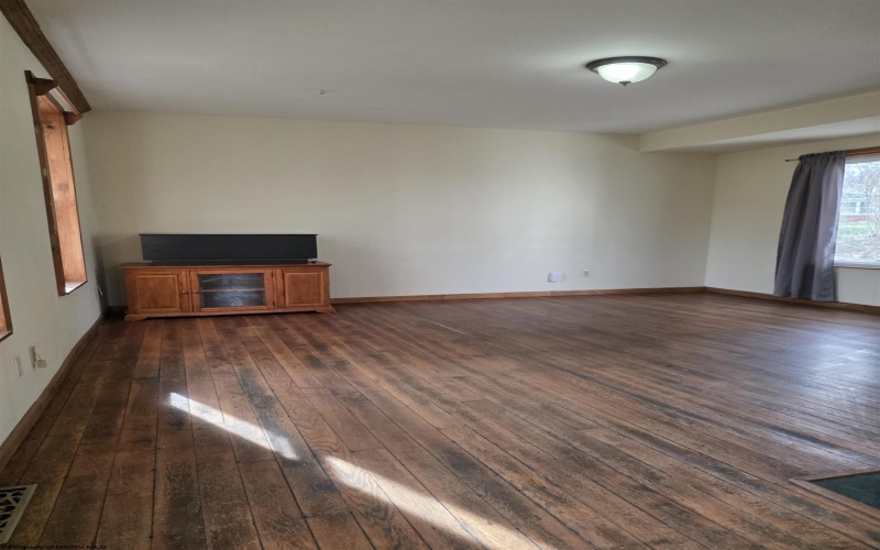 1326 Montrose Avenue, Morgantown, West Virginia 26505, 4 Bedrooms Bedrooms, 6 Rooms Rooms,3 BathroomsBathrooms,Single Family Detached,For Sale,Montrose,10163928