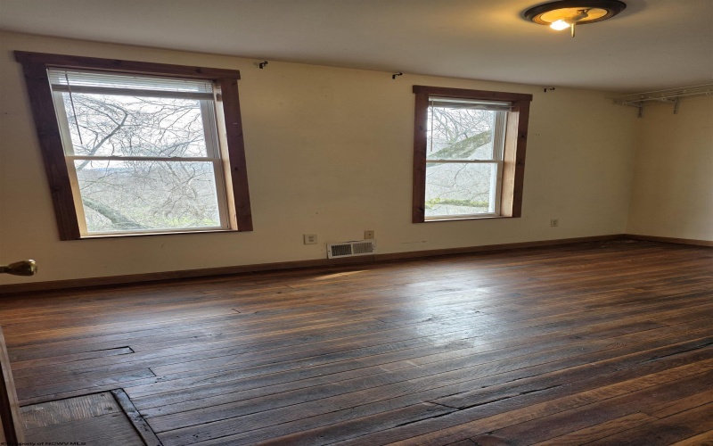 1326 Montrose Avenue, Morgantown, West Virginia 26505, 4 Bedrooms Bedrooms, 6 Rooms Rooms,3 BathroomsBathrooms,Single Family Detached,For Sale,Montrose,10163928