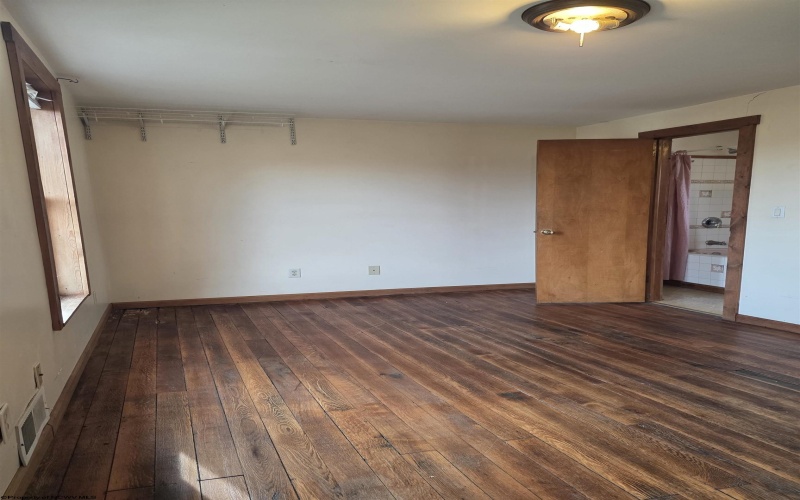 1326 Montrose Avenue, Morgantown, West Virginia 26505, 4 Bedrooms Bedrooms, 6 Rooms Rooms,3 BathroomsBathrooms,Single Family Detached,For Sale,Montrose,10163928