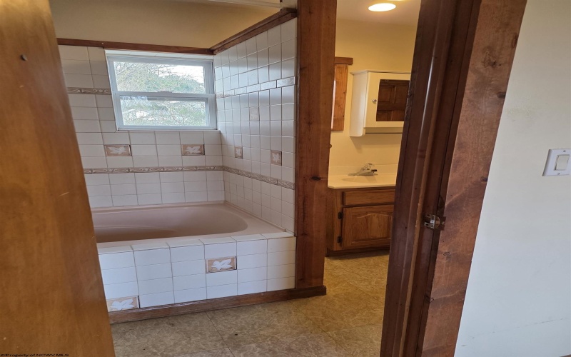 1326 Montrose Avenue, Morgantown, West Virginia 26505, 4 Bedrooms Bedrooms, 6 Rooms Rooms,3 BathroomsBathrooms,Single Family Detached,For Sale,Montrose,10163928