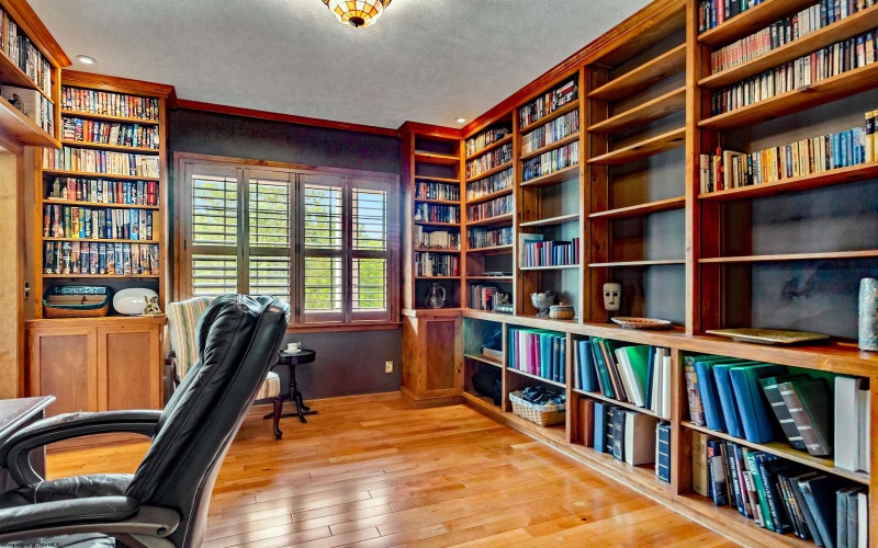 1 Mountain Vista Drive, Morgantown, West Virginia 26508, 4 Bedrooms Bedrooms, 14 Rooms Rooms,3 BathroomsBathrooms,Single Family Detached,For Sale,Mountain Vista,10163930