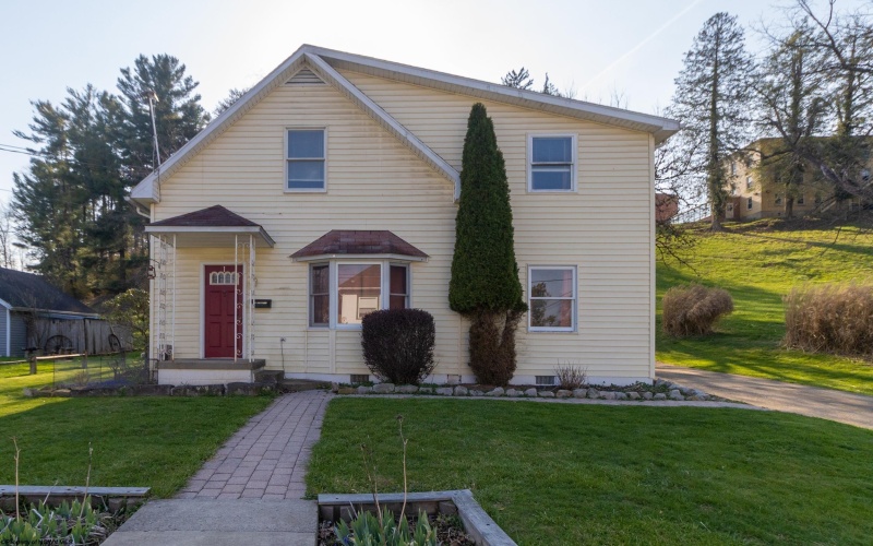 1 Pinnell Street, Buckhannon, West Virginia 26201, 4 Bedrooms Bedrooms, 10 Rooms Rooms,2 BathroomsBathrooms,Single Family Detached,For Sale,Pinnell,10163942