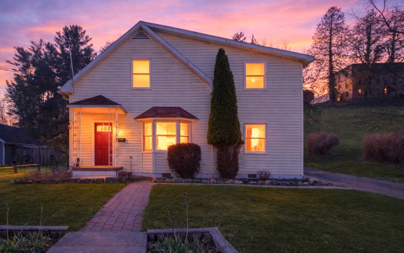 1 Pinnell Street, Buckhannon, West Virginia 26201, 4 Bedrooms Bedrooms, 10 Rooms Rooms,2 BathroomsBathrooms,Single Family Detached,For Sale,Pinnell,10163942