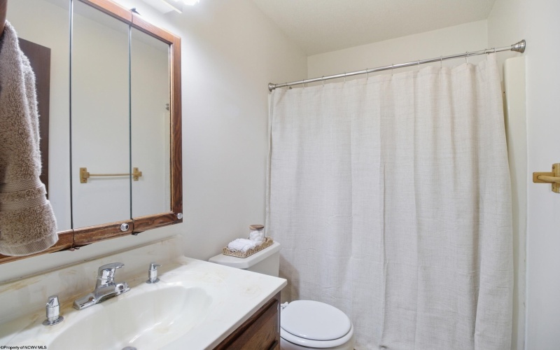 1104 Johnson Avenue, Bridgeport, West Virginia 26330, 3 Bedrooms Bedrooms, 7 Rooms Rooms,2 BathroomsBathrooms,Single Family Detached,For Sale,Johnson,10163941