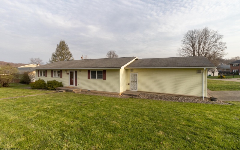 1104 Johnson Avenue, Bridgeport, West Virginia 26330, 3 Bedrooms Bedrooms, 7 Rooms Rooms,2 BathroomsBathrooms,Single Family Detached,For Sale,Johnson,10163941