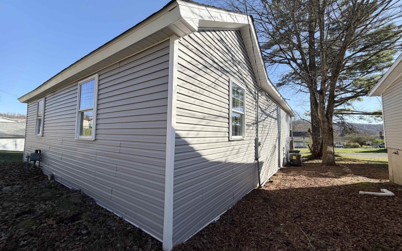 1228 Sabraton Avenue, Morgantown, West Virginia 26505, 3 Bedrooms Bedrooms, 5 Rooms Rooms,2 BathroomsBathrooms,Single Family Detached,For Sale,Sabraton,10163937