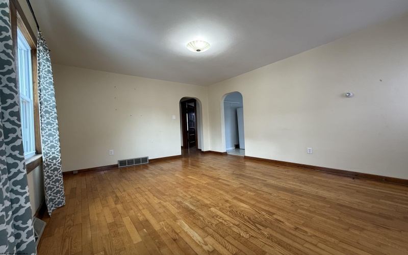 310 Spring Avenue, Clarksburg, West Virginia 26301, 5 Bedrooms Bedrooms, 12 Rooms Rooms,2 BathroomsBathrooms,Single Family Detached,For Sale,Spring,10163944