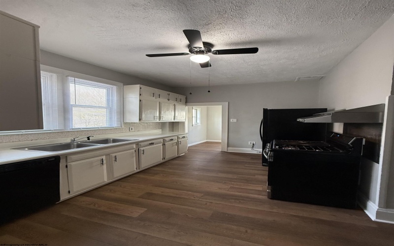 310 Spring Avenue, Clarksburg, West Virginia 26301, 5 Bedrooms Bedrooms, 12 Rooms Rooms,2 BathroomsBathrooms,Single Family Detached,For Sale,Spring,10163944