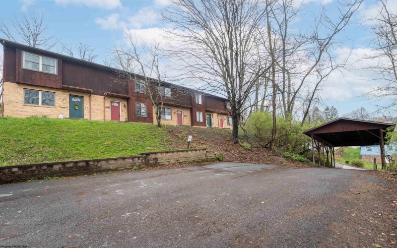 135 Lough Street, Westover, West Virginia 26501, 2 Bedrooms Bedrooms, 5 Rooms Rooms,1 BathroomBathrooms,Single Family Attached,For Sale,Lough,10163953