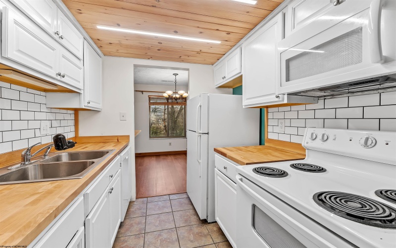 135 Lough Street, Westover, West Virginia 26501, 2 Bedrooms Bedrooms, 5 Rooms Rooms,1 BathroomBathrooms,Single Family Attached,For Sale,Lough,10163953