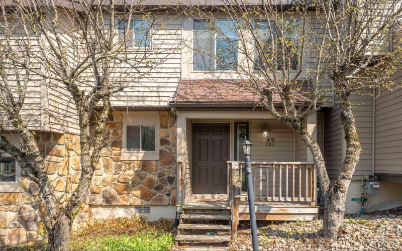 302 Whitetail Way, Morgantown, West Virginia 26508, 2 Bedrooms Bedrooms, 8 Rooms Rooms,2 BathroomsBathrooms,Single Family Attached,For Sale,Whitetail,10163954