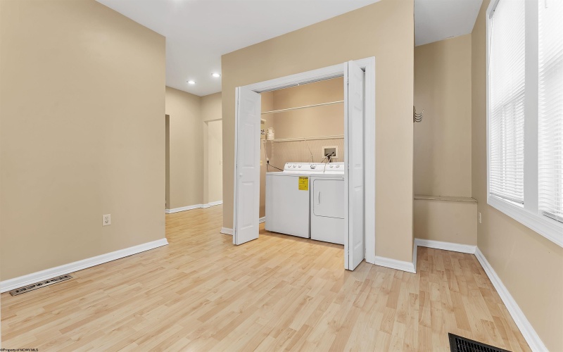 330-332 Demain Avenue, Morgantown, West Virginia 26501, ,Multi-unit/income,For Sale,Demain,10163959