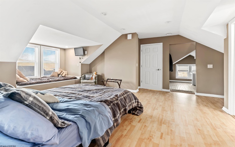 330-332 Demain Avenue, Morgantown, West Virginia 26501, ,Multi-unit/income,For Sale,Demain,10163959