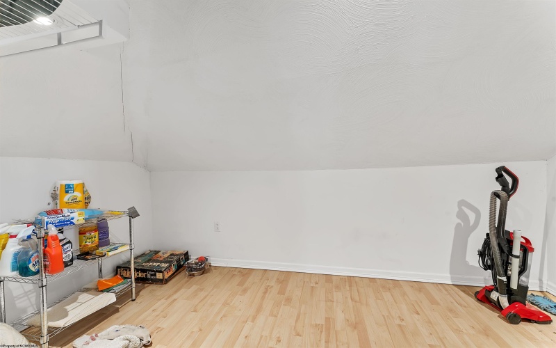 330-332 Demain Avenue, Morgantown, West Virginia 26501, ,Multi-unit/income,For Sale,Demain,10163959