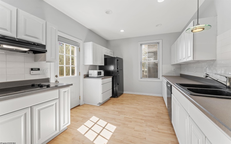 330-332 Demain Avenue, Morgantown, West Virginia 26501, ,Multi-unit/income,For Sale,Demain,10163959