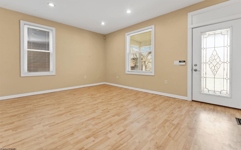 330-332 Demain Avenue, Morgantown, West Virginia 26501, ,Multi-unit/income,For Sale,Demain,10163959