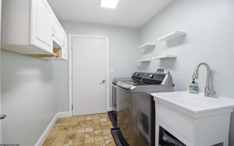 3125 Greystone Drive, Morgantown, West Virginia 26508, 5 Bedrooms Bedrooms, 14 Rooms Rooms,4 BathroomsBathrooms,Single Family Detached,For Sale,Greystone,10163951