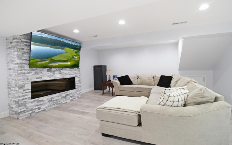 3125 Greystone Drive, Morgantown, West Virginia 26508, 5 Bedrooms Bedrooms, 14 Rooms Rooms,4 BathroomsBathrooms,Single Family Detached,For Sale,Greystone,10163951