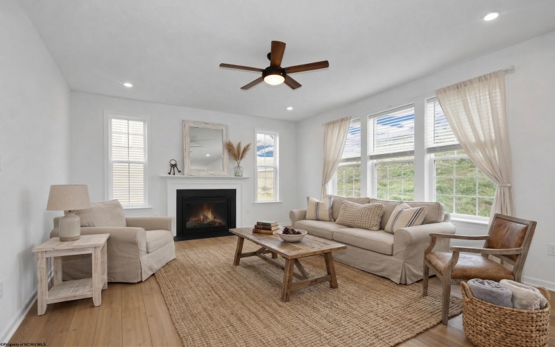 323 Lexington Circle, Bridgeport, West Virginia 26330, 4 Bedrooms Bedrooms, 8 Rooms Rooms,3 BathroomsBathrooms,Single Family Detached,For Sale,Lexington,10163952