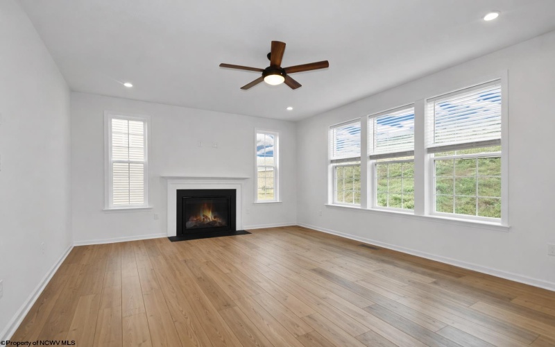 323 Lexington Circle, Bridgeport, West Virginia 26330, 4 Bedrooms Bedrooms, 8 Rooms Rooms,3 BathroomsBathrooms,Single Family Detached,For Sale,Lexington,10163952