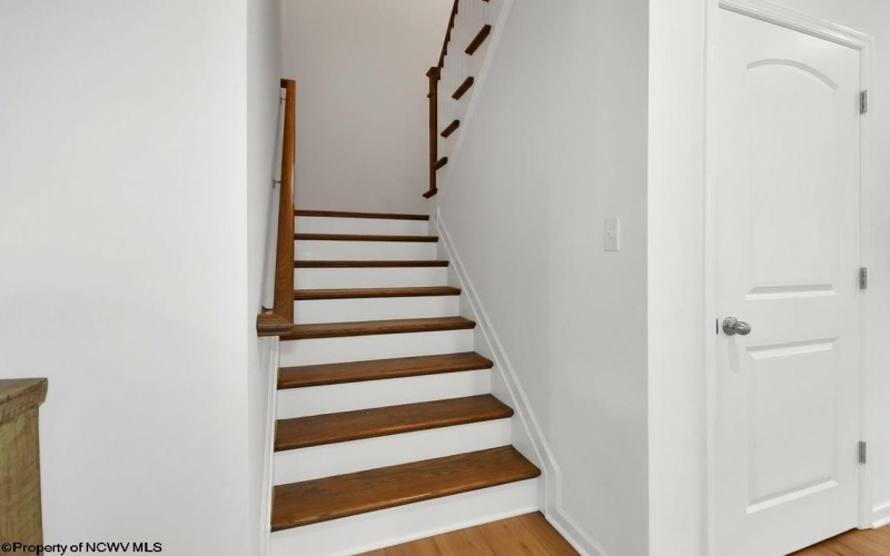 323 Lexington Circle, Bridgeport, West Virginia 26330, 4 Bedrooms Bedrooms, 8 Rooms Rooms,3 BathroomsBathrooms,Single Family Detached,For Sale,Lexington,10163952