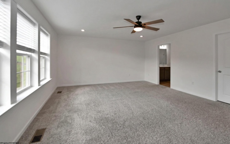 323 Lexington Circle, Bridgeport, West Virginia 26330, 4 Bedrooms Bedrooms, 8 Rooms Rooms,3 BathroomsBathrooms,Single Family Detached,For Sale,Lexington,10163952